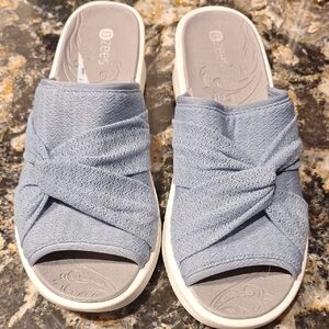 Bzees Women's Light Blue Knotted Mules Size 9.5M